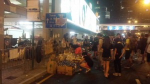 Private individuals are handing out food and water to the protesting students. Photo: Privately-owned.