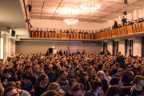 CAPTION MIDDLE: Some of the 700 people gathered in Stora salen during Thursday. Photo: Christina Zhou