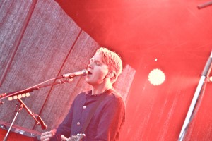 Johnossi in action.